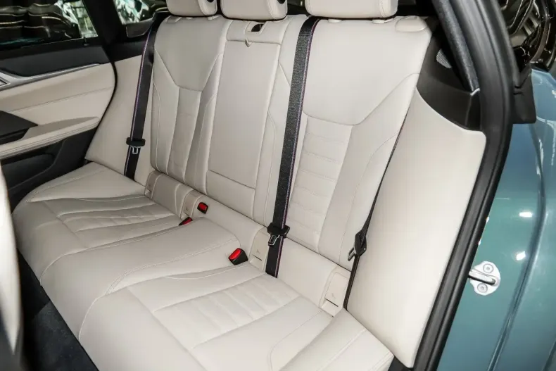BMW M440 (Seria 4) din 2025 cu 12.992 km - oferta BMW230685 - foto 18