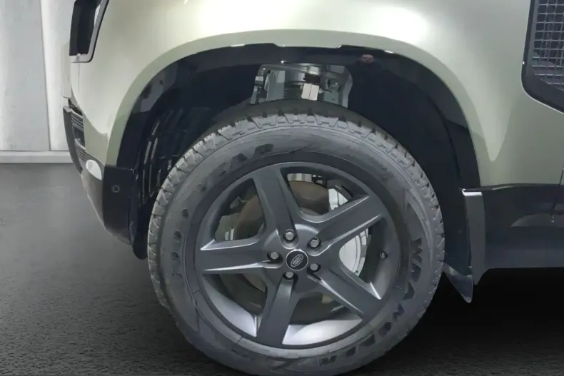 Land Rover Defender din 2024 cu 10.606 km - oferta LAN230744 - foto 6