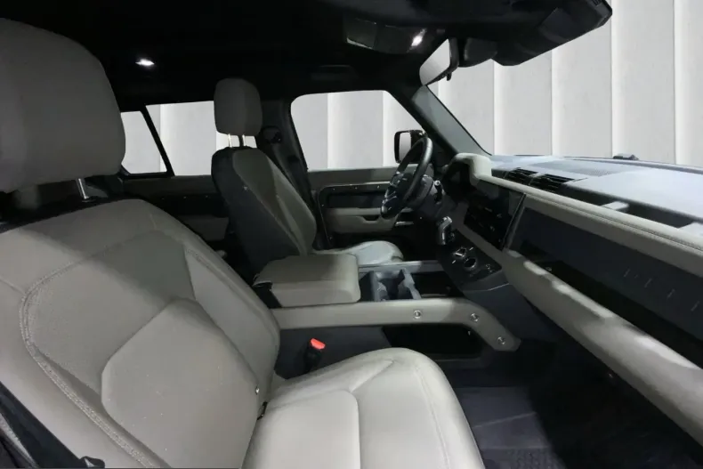 Land Rover Defender din 2024 cu 10.606 km - oferta LAN230744 - foto 7