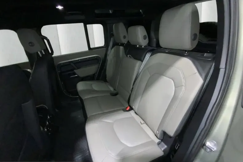 Land Rover Defender din 2024 cu 10.606 km - oferta LAN230744 - foto 8