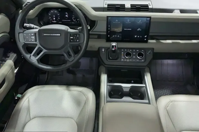 Land Rover Defender din 2024 cu 10.606 km - oferta LAN230744 - foto 9