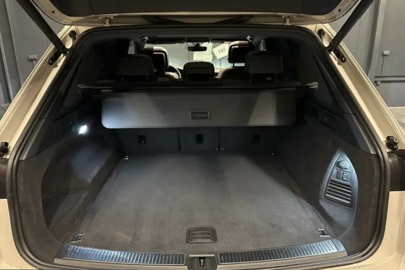 Volkswagen Touareg din 2023 cu 57.000 km - oferta VOL230747 - foto 29