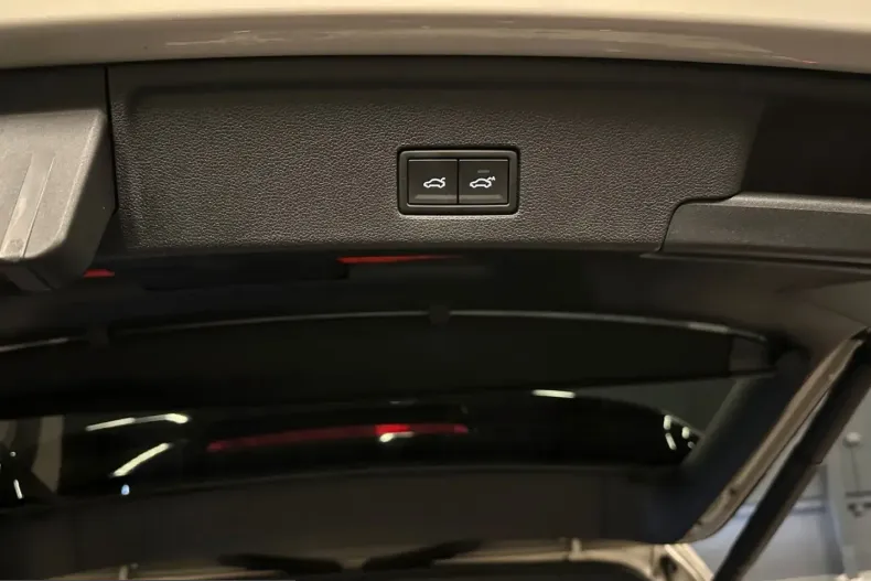 Volkswagen Touareg din 2023 cu 57.000 km - oferta VOL230747 - foto 30