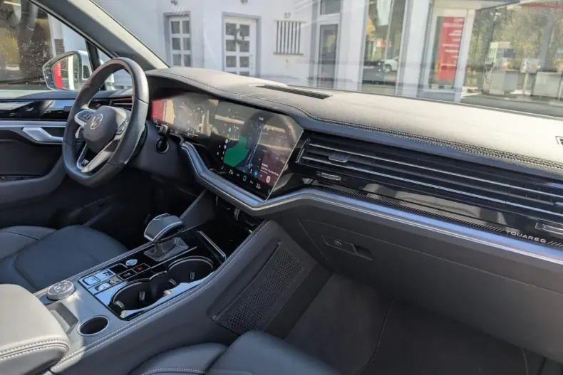 Volkswagen Touareg din 2025 cu 29.950 km - oferta VOL230761 - foto 8