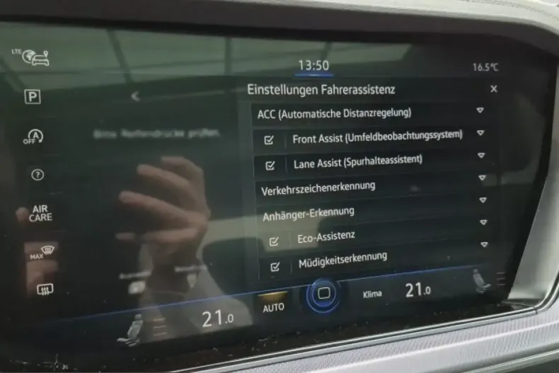 Volkswagen Touareg din 2022 cu 76.175 km - oferta VOL230762 - foto 12