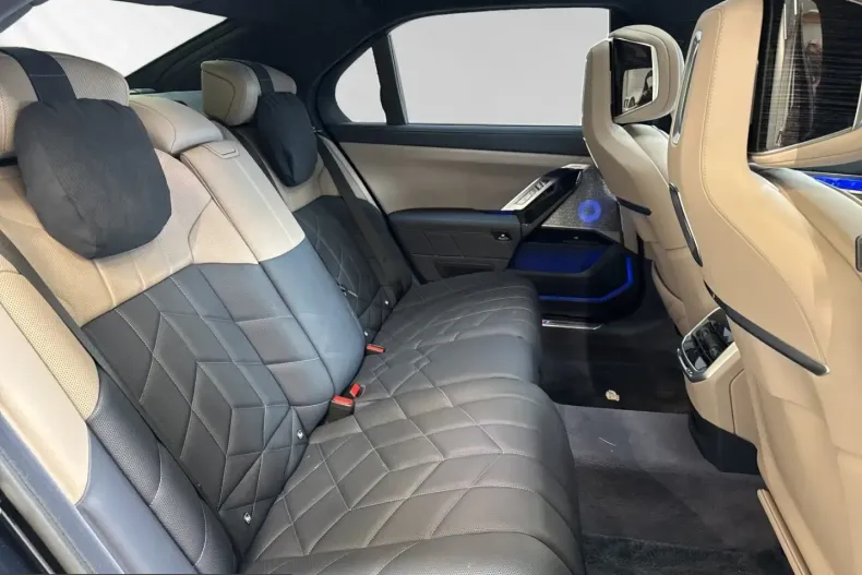 BMW 750 (Seria 7) din 2024 cu 17.500 km - oferta BMW230768 - foto 11