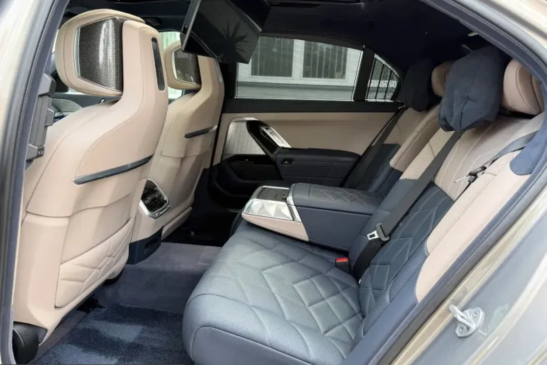 BMW 750 (Seria 7) din 2025 cu 61.713 km - oferta BMW230772 - foto 16