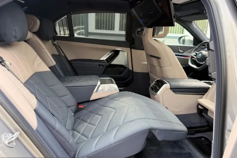 BMW 750 (Seria 7) din 2025 cu 61.713 km - oferta BMW230772 - foto 18