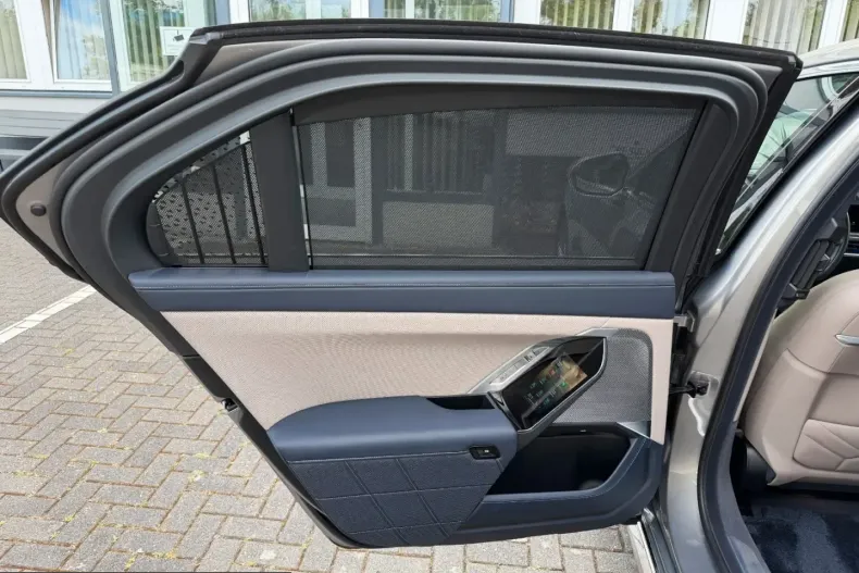 BMW 750 (Seria 7) din 2025 cu 61.713 km - oferta BMW230772 - foto 23