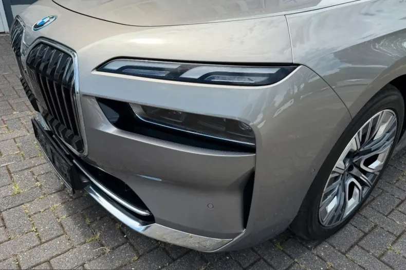 BMW 750 (Seria 7) din 2025 cu 61.713 km - oferta BMW230772 - foto 27