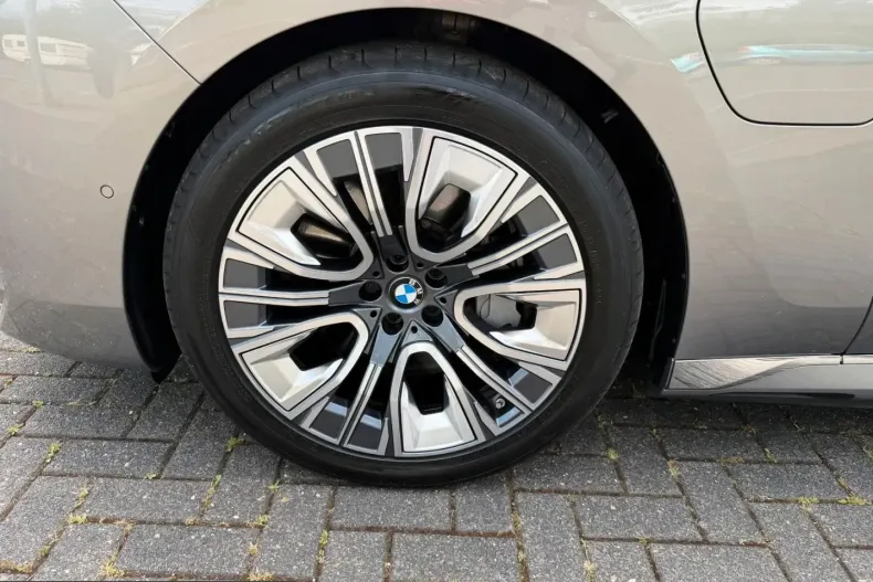 BMW 750 (Seria 7) din 2025 cu 61.713 km - oferta BMW230772 - foto 28