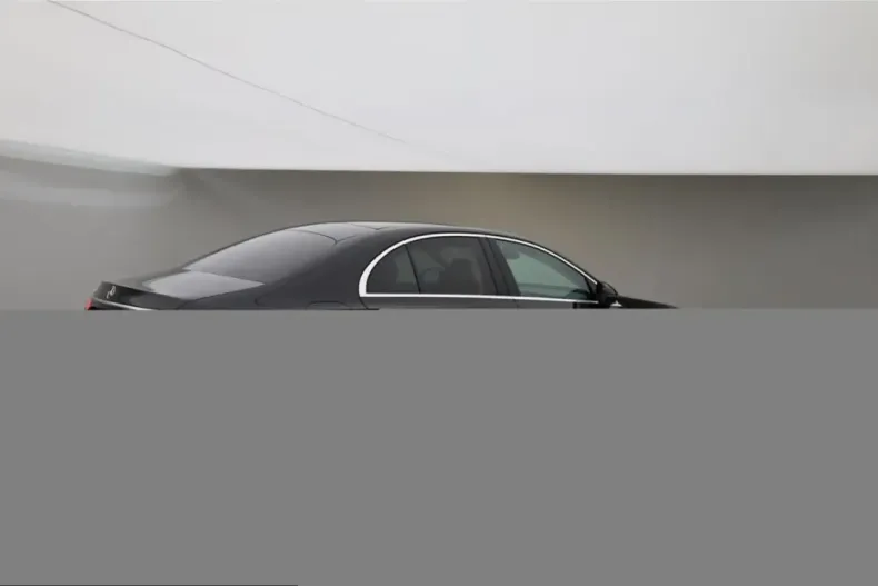 Mercedes-Benz E 300 (Clasa E) din 2025 cu 13.219 km - oferta MER230794 - foto 5