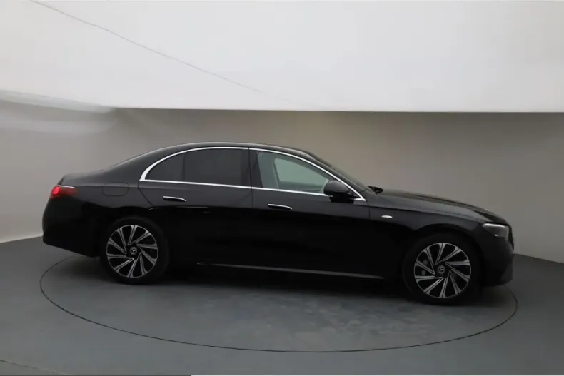 Mercedes-Benz E 300 (Clasa E) din 2025 cu 13.219 km - oferta MER230794 - foto 6