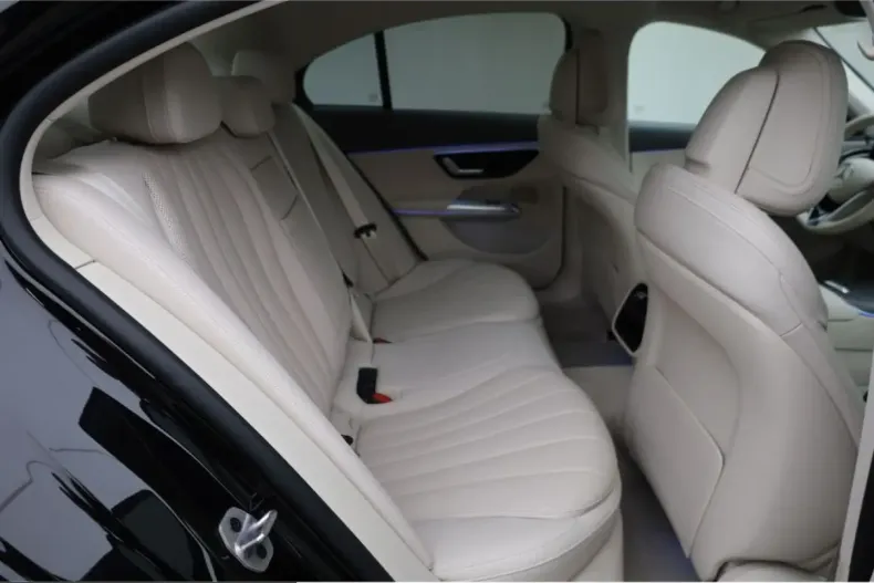 Mercedes-Benz E 300 (Clasa E) din 2025 cu 13.219 km - oferta MER230794 - foto 19