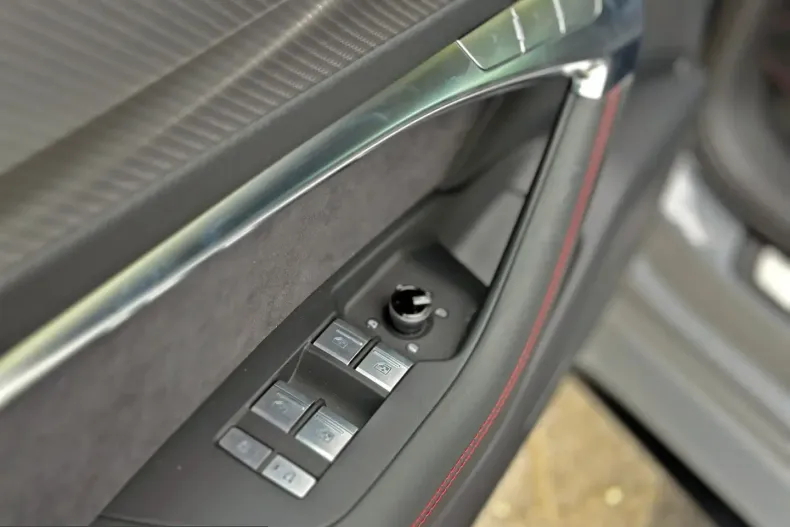 Audi RS6 din 2025 cu 6.390 km - oferta AUD230852 - foto 9