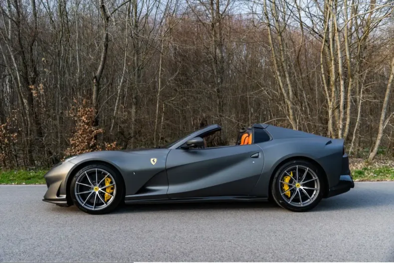 Ferrari 812 din 2022 cu 8.200 km - oferta FER230873 - foto 4