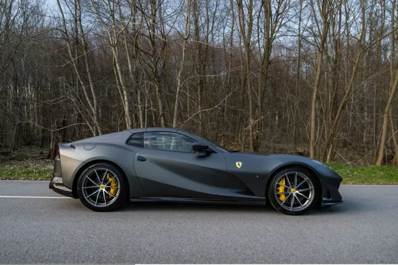 Ferrari 812 din 2022 cu 8.200 km - oferta FER230873 - foto 8