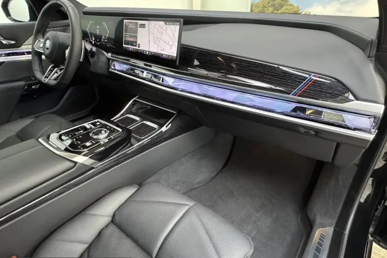 BMW 750 (Seria 7) din 2025 cu 17.700 km - oferta BMW230888 - foto 28