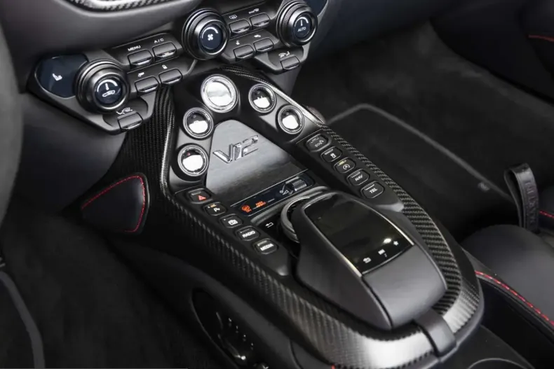 Aston Martin V12 Vantage din 2023 cu 5.100 km - oferta AST230891 - foto 25