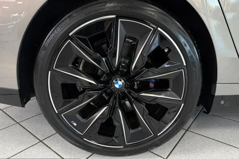 BMW 740 (Seria 7) din 2025 cu 12.235 km - oferta BMW230893 - foto 6