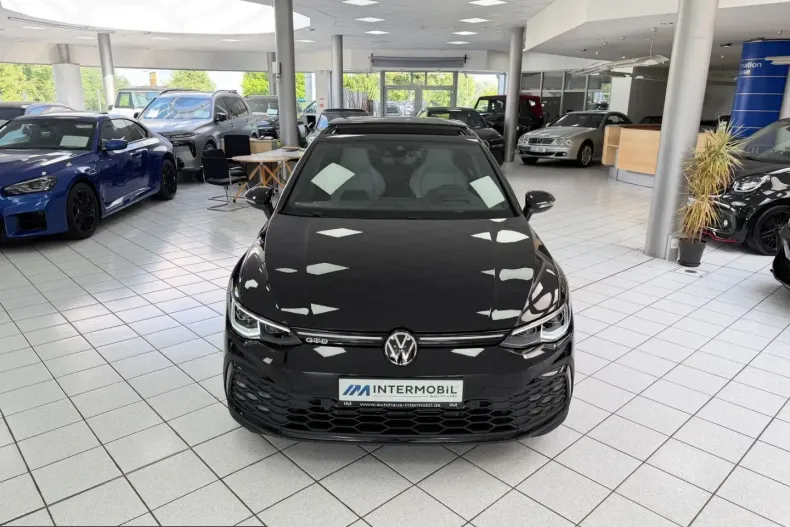 Volkswagen Golf din 2024 cu 49.987 km - oferta VOL230894 - foto 1