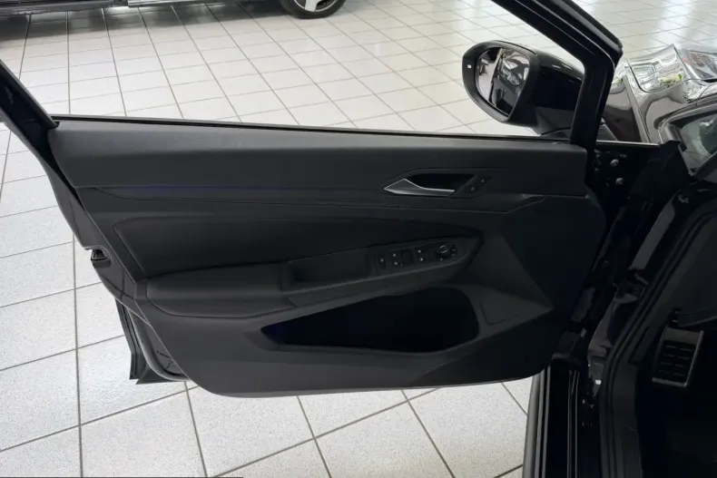 Volkswagen Golf din 2024 cu 49.987 km - oferta VOL230894 - foto 9