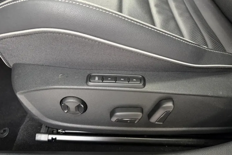 Volkswagen Golf din 2024 cu 49.987 km - oferta VOL230894 - foto 13
