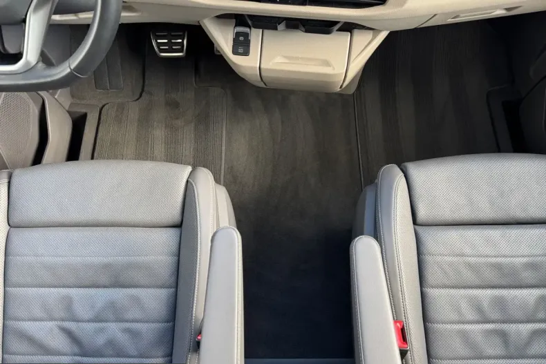 Volkswagen T7 Multivan din 2024 cu 12.790 km - oferta VOL230938 - foto 8