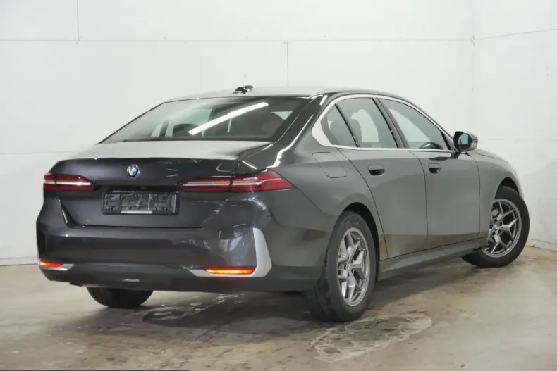 BMW 520 (Seria 5) din 2024 cu 10.400 km - oferta BMW230968 - foto 2
