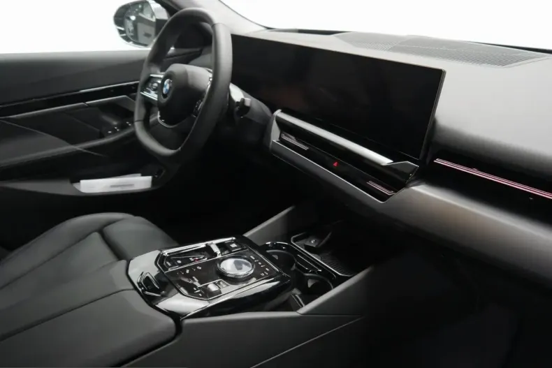 BMW 520 (Seria 5) din 2024 cu 10.400 km - oferta BMW230968 - foto 6