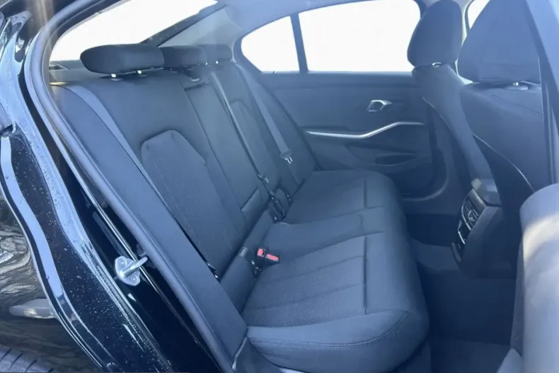BMW 318d (Seria 3) din 2025 cu 13.802 km - oferta BMW230982 - foto 8