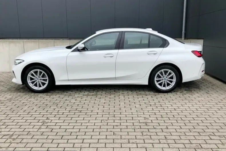 BMW 318i (Seria 3) din 2025 cu 10.500 km - oferta BMW230983 - foto 3