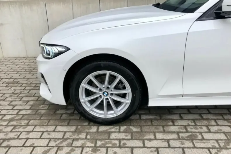 BMW 318i (Seria 3) din 2025 cu 10.500 km - oferta BMW230983 - foto 4