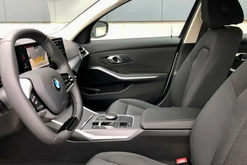 BMW 318i (Seria 3) din 2025 cu 10.500 km - oferta BMW230983 - foto 5