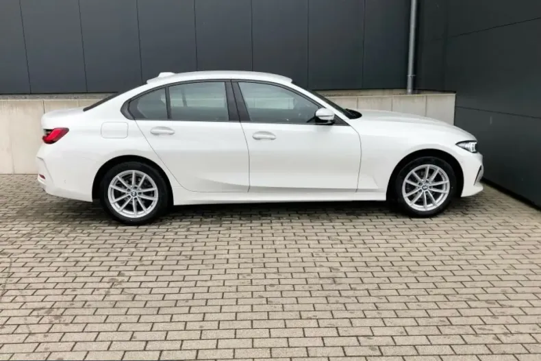 BMW 318i (Seria 3) din 2025 cu 10.500 km - oferta BMW230983 - foto 9