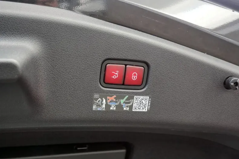 Mercedes-Benz CLE 300 (Clasa CLE) din 2025 cu 11.399 km - oferta MER230985 - foto 12