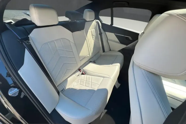 BMW 520 (Seria 5) din 2024 cu 28.599 km - oferta BMW230993 - foto 11