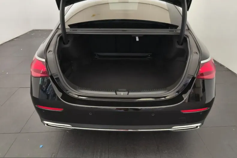 Mercedes-Benz E 200 (Clasa E) din 2025 cu 9.147 km - oferta MER231087 - foto 10