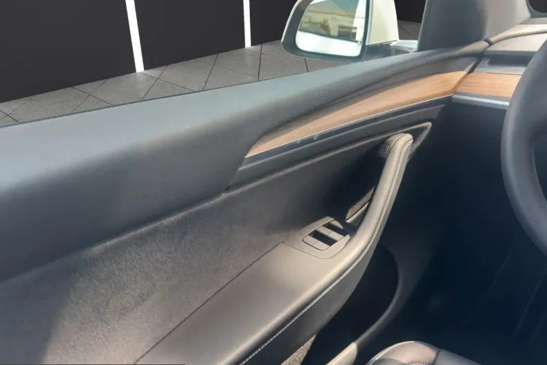 Tesla Model Y din 2025 cu 35.600 km - oferta TES231100 - foto 11