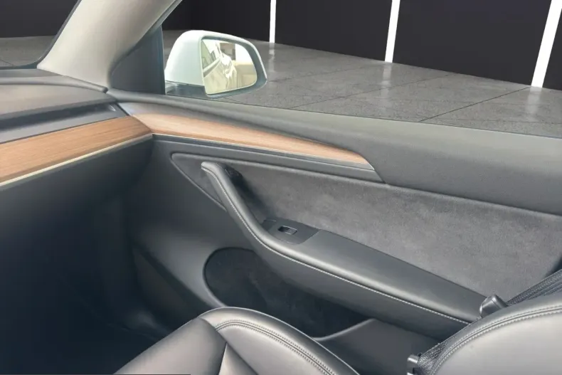 Tesla Model Y din 2025 cu 35.600 km - oferta TES231100 - foto 14