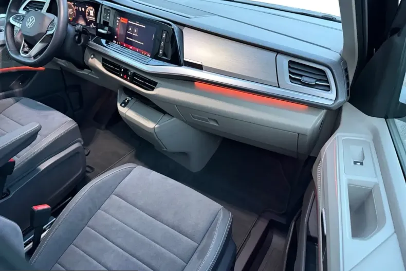 Volkswagen T7 Multivan din 2024 cu 9.900 km - oferta VOL231108 - foto 10