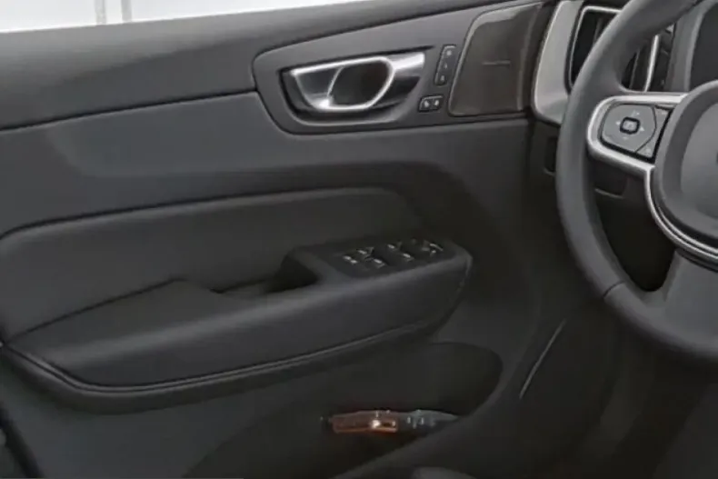 Volvo XC60 din 2025 cu 21.000 km - oferta VOL231119 - foto 9