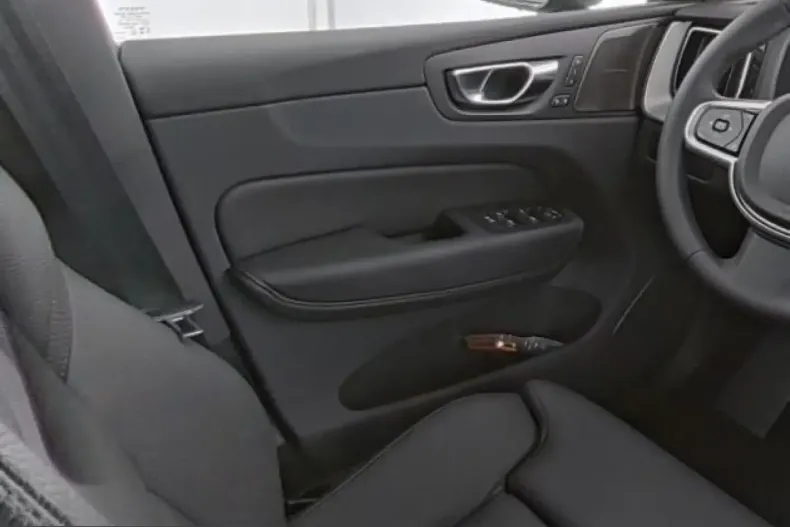 Volvo XC60 din 2025 cu 21.000 km - oferta VOL231119 - foto 10