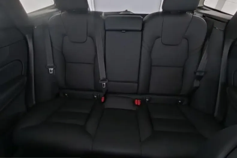 Volvo XC60 din 2025 cu 21.000 km - oferta VOL231119 - foto 14