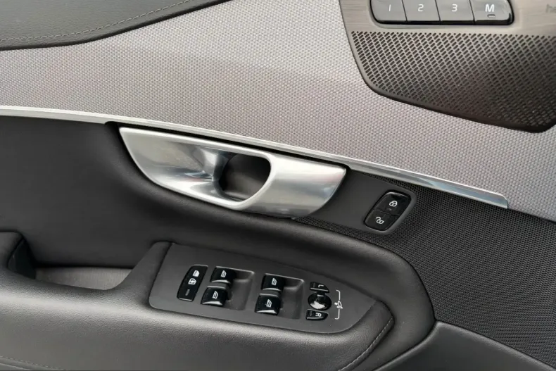 Volvo XC90 din 2024 cu 69.932 km - oferta VOL231125 - foto 9