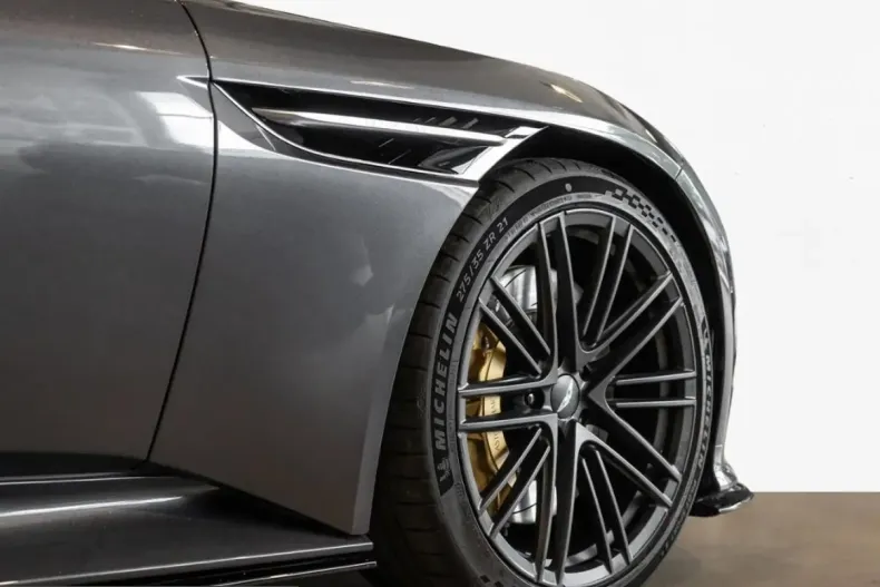 Aston Martin DB12 din 2024 cu 2.518 km - oferta AST231141 - foto 6