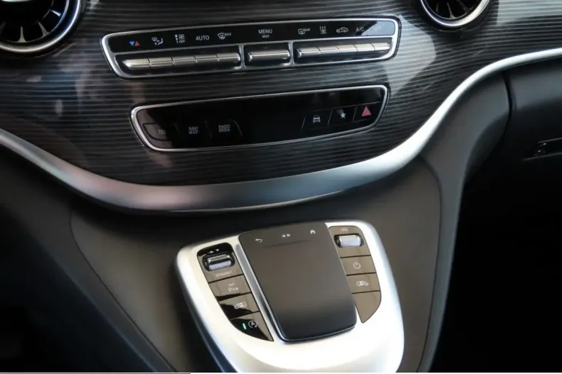 Mercedes-Benz V 300 (Clasa V) din 2023 cu 23.013 km - oferta MER231176 - foto 10