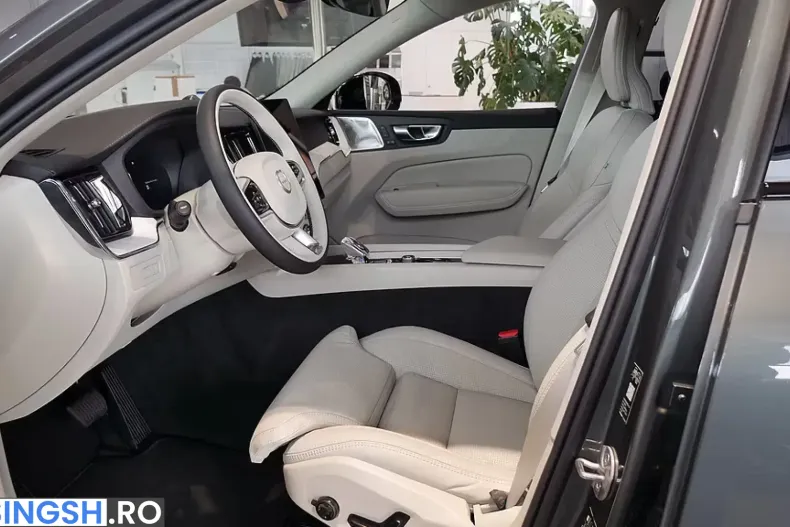 Volvo XC60 din 2025 cu 14.990 km - oferta VOL231219 - foto 12
