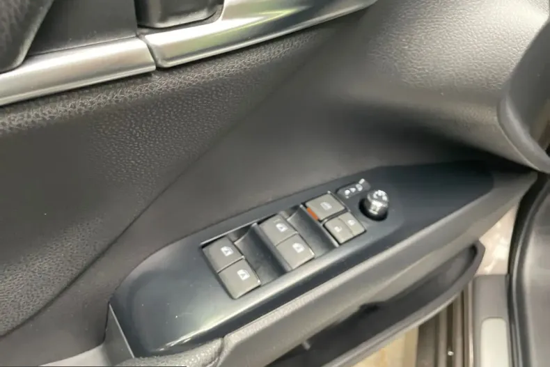 Toyota Camry din 2021 cu 102.736 km - oferta TOY231250 - foto 19