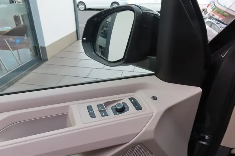 Volkswagen T7 Multivan din 2025 cu 3.500 km - oferta VOL231252 - foto 12